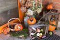 Pestalozzischule Forchheim Kürbisdeko im Eingangsbereich